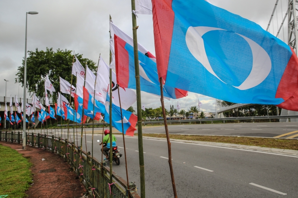 J‑Kom denies directing staff to support specific PKR leaders in party polls J-KOM director-general Datuk Ismail Yusop described allegations linking the department with the party’s election as being unfounded. — Picture by Yusof Mat Isa