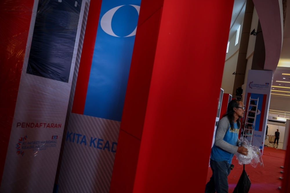 PKR National Congress underway with leadership race heating up Staff finalise preparations for the PKR National Congress at the Persada Johor International Convention Centre in Johor Baru May 21, 2025. — Bernama pic