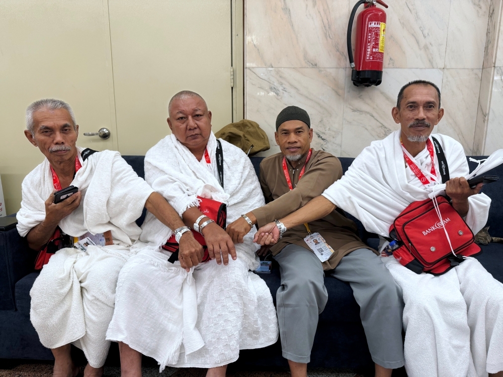 Most Malaysian pilgrims have landed in Holy Land with final flights set to depart soon Malaysian hajj pilgrims for the 1446H/2025 season are reminded to always wear their identification wristbands while in the Holy Land to ensure their safety and to facilitate assistance in case of emergencies. — Benama pic