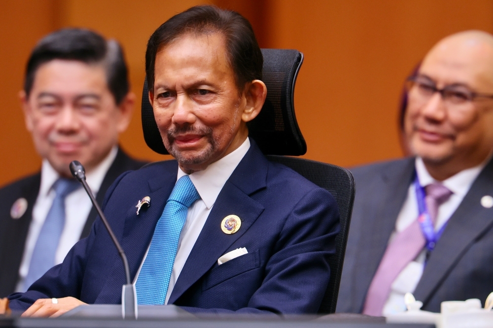 Anwar: Brunei Sultan feeling tired, now resting at IJN Sultan of Brunei, Sultan Hassanal Bolkiah, attends the 16th Brunei Darussalam-Indonesia-Malaysia-Philippines East Asean Growth Area (BIMP-EAGA) Summit at the Kuala Lumpur Convention Centre May 27, 2025. — Bernama pic