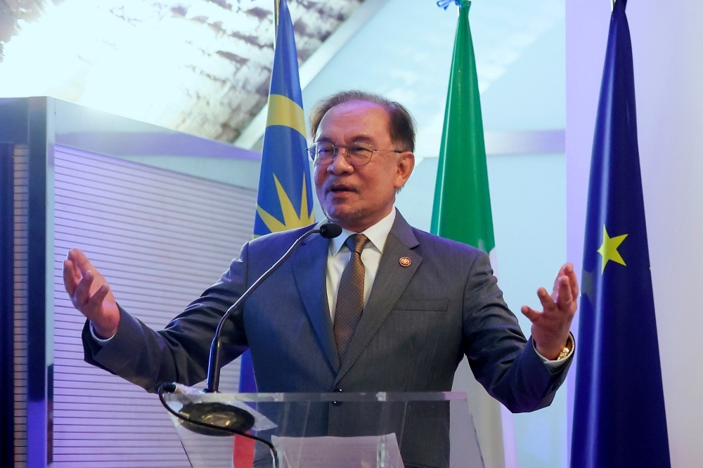 Anwar wraps up Italy visit with PM Meloni meet before heading to Paris and Brics summit During the meeting, Anwar and his Italian counterpart, Giorgia Meloni, are expected to reaffirm their countries’ commitment to strengthening bilateral relations through more comprehensive cooperation. — Bernama pic