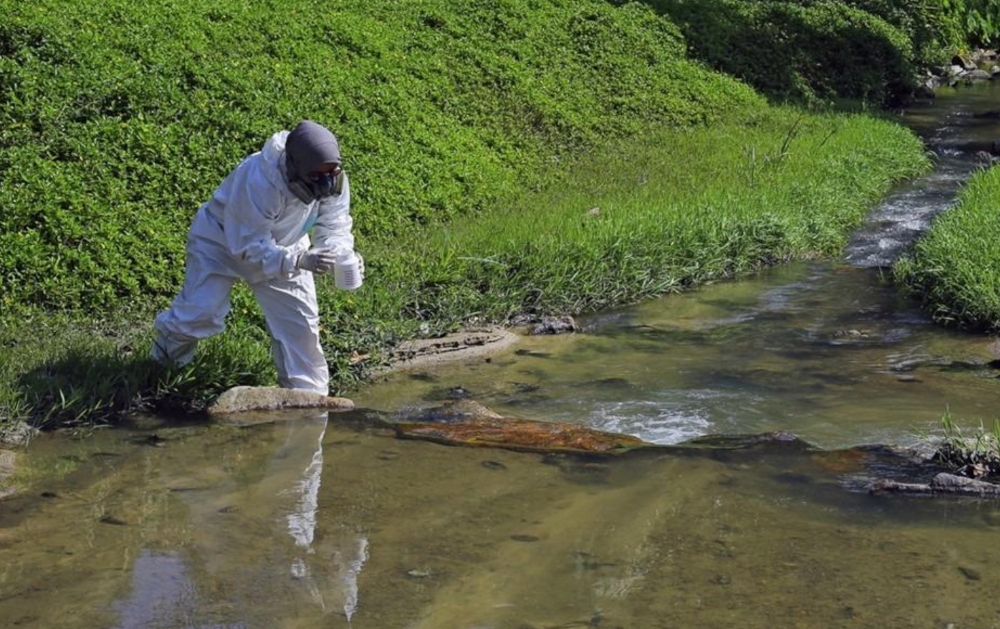 Air Batu river turned black from effluent discharge, source still under probe, says Melaka CM’s Dept According to the Melaka Chief Minister’s Department, preliminary checks found a significant change in the river’s water colour, which had turned black, believed to be caused by effluent from a source still under investigation. — Bernama pic