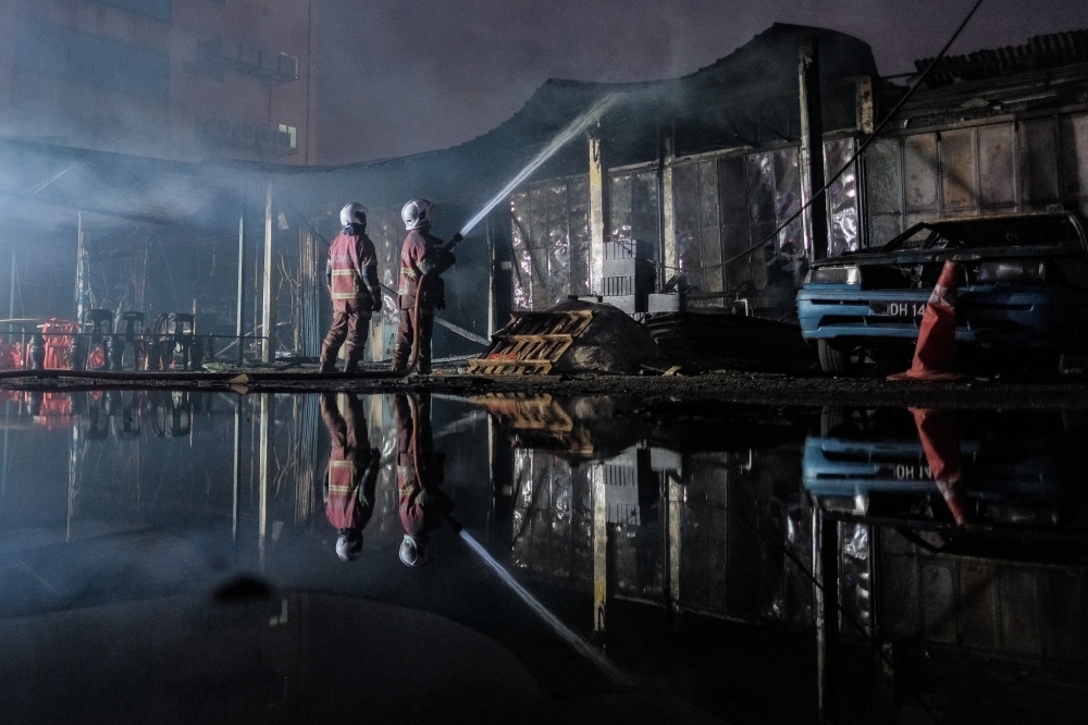 ‘Everything’s gone’: Veteran mechanic mourns loss as Taman Pandan fire destroys workshop, seven other shops and three cars Members of the Johor Fire and Rescue Department (JBPM) work to put out a fire involving eight semi-permanent shops at Jalan Waja 5, Taman Pandan July 11, 2025. — Bernama pic