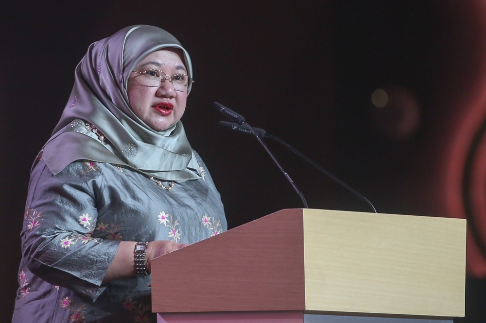 Auditor-General flags shady deals in Felcra, UKM, and Army armoured vehicle procurements Auditor-General Datuk Wan Suraya Wan Mohd Radzi said three serious irregularities were highlighted in the report. — Picture by Yusof Mat Isa