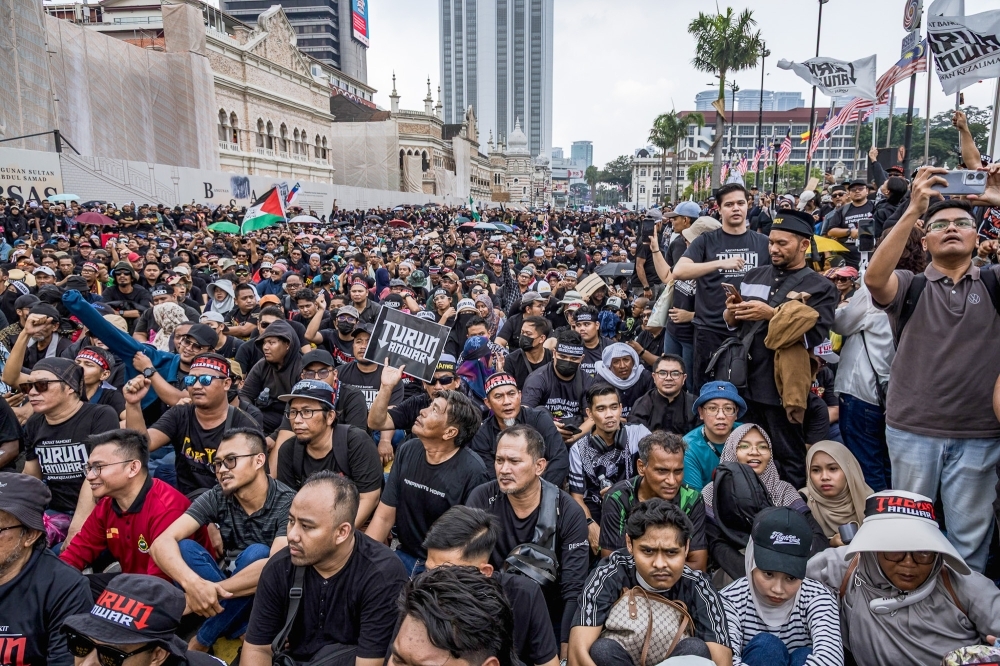 Anwar reaffirms commitment to free speech after KL rally, urges dialogue beyond the streets People gather for the ‘Turun Anwar’ rally at Dataran Merdeka in Kuala Lumpur July 26, 2025. — Picture by Firdaus Latif