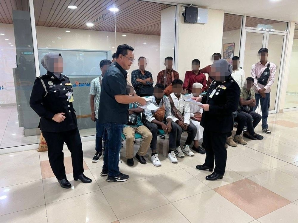 ‘RM20,000 a head’: 15 Bangladeshis held at Kuching Airport in suspected immigration scam The group of 15 Bangladeshi men are seen at KIA. — Photo from Facebook/Jabatan Imigresen Malaysia Sarawak
