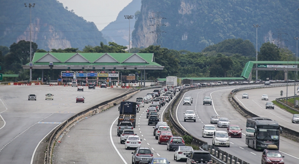 PLUS to activate traffic diversion for bridge works at Bukit Gambir-Tangkak interchange from Aug 5 to Dec 30 PLUS Malaysia Berhad (PLUS) will activate traffic diversion on the route between the Bukit Gambir-Tangkak Elevated Interchange at KM166.79 to KM168.26, in both directions, of the North-South Expressway from August 5 to December 30. — Picture by Farhan Najib