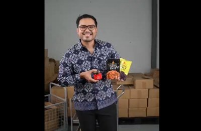 Khairul Aming unveils fiery third product, ‘Rendang Nyet Berapi’, after months of anticipation Today Khairul Aming unveiled his third product, ‘Rendang Nyet Berapi’. — Screengrab via X/Khairulaming