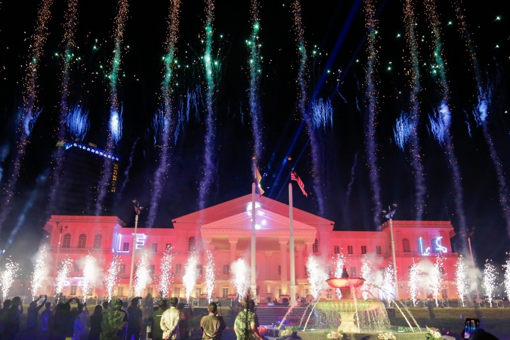 Kompleks Satria Pertiwi opens as Sarawak premier’s grand new official base Located opposite the Sarawak State Library (Pustaka), Kompleks Satria Pertiwi comprises three major components, namely the Main Office Building, the Premier’s Official Residence, and a Multipurpose Hall. — Picture from Facebook/The Borneo Post ‹