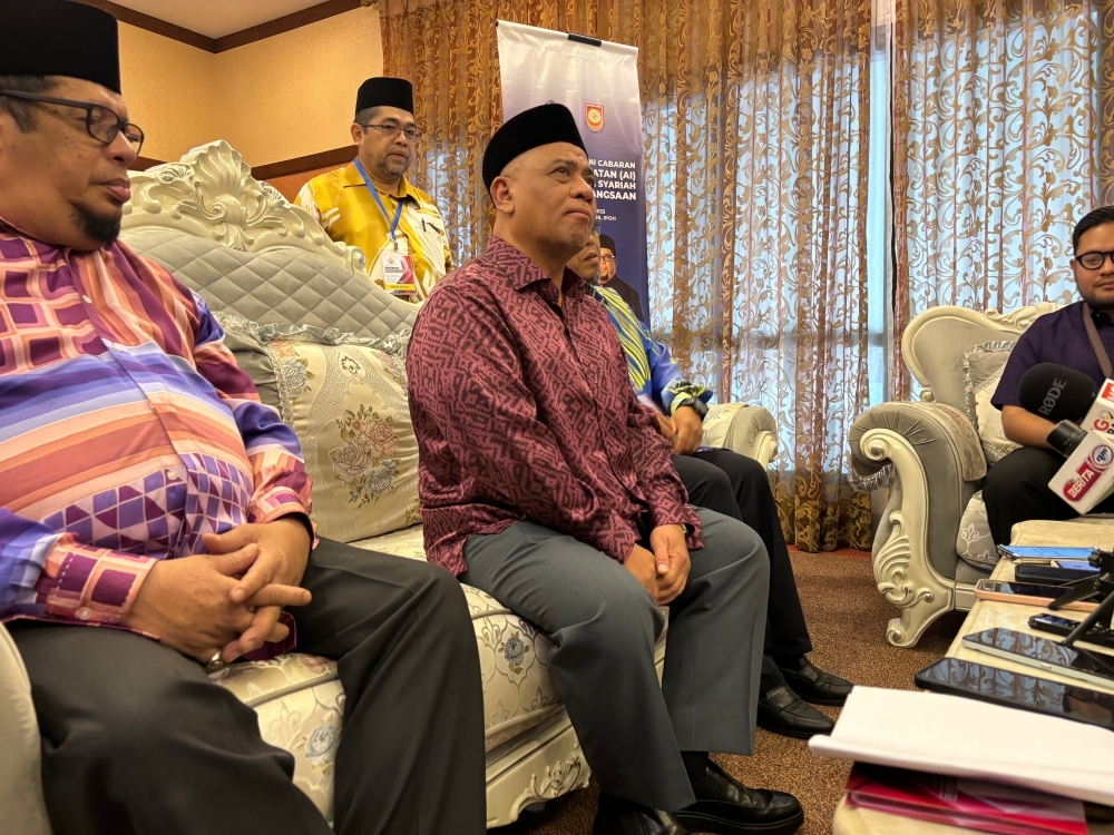 Perak MB encourages AI adoption in Islamic affairs, highlights digital initiatives Perak Menteri Besar Datuk Seri Saarani Mohamad attends at press conference at the Perak Royal Golf Club in Ipoh, Perak, on Aug 7, 2025. — Picture by John Bunyan