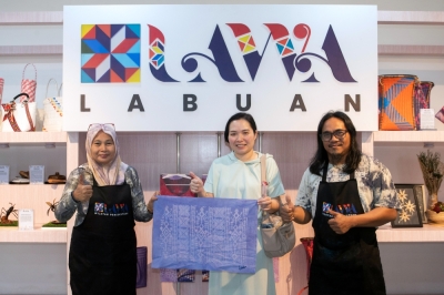 Labuan batik set to dazzle the world: From local art to global fashion statement Labuan local Bruneian and the sole batik entrepreneur, Mastura Abd Razak, 44, (left) and husband, Abd Rahmad Abd Malik, 45, (right) pictured with a tourist at the Galeri Lawa Labuan. — Bernama pic