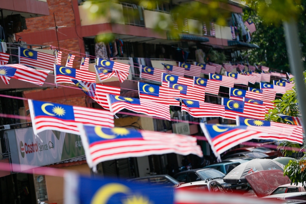 IGP warns of ‘unhealthy confrontation’, urges Umno Youth and DAP to call off rival Jalur Gemilang events in Penang A total of 38 police reports were lodged nationwide over an upside-down Malaysian flag in Penang. —Picture by Raymond Manuel