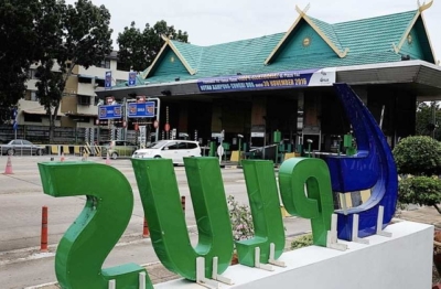 Ahead of time, PLUS rolls out 112 EV charging points across its network PLUS Malaysia Berhad Chief Commercial Officer Mohd Fauzi Puniran said the company has expanded its EV charging network to 112 points across highways, including LPT2, surpassing its 2025 target. — Bernama pic