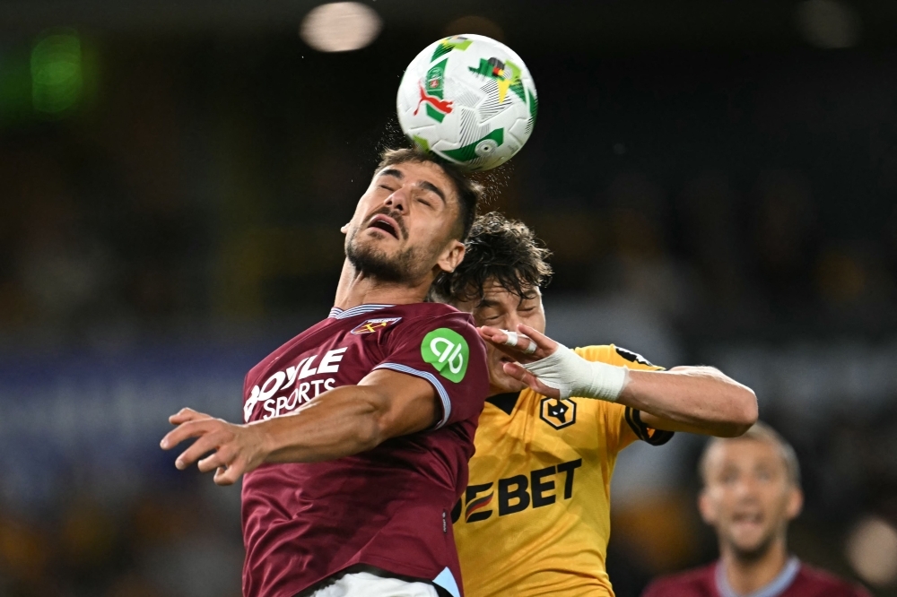 Wolves inflict more woe on West Ham, Leeds crash out League Cup