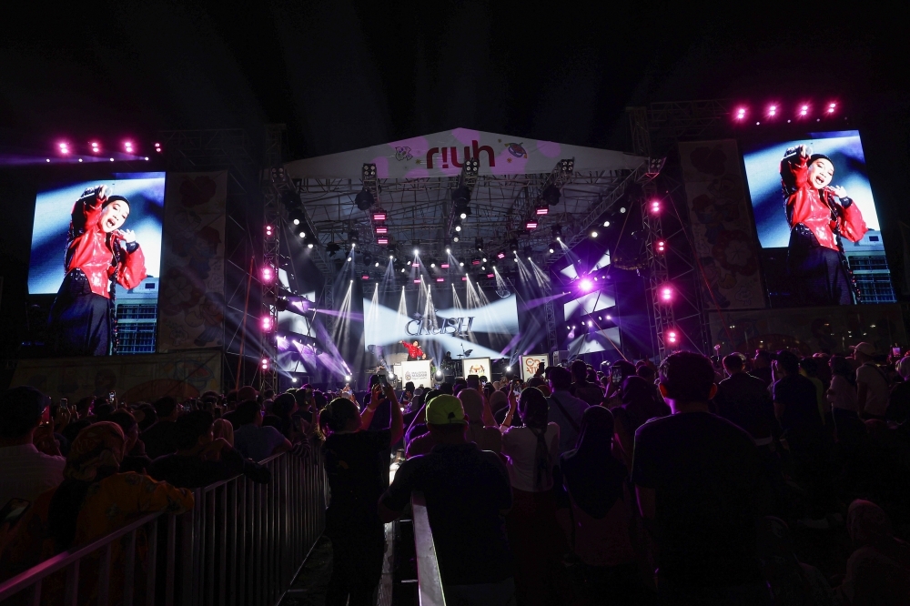 Patriotism, creativity and food: A lively lead-up to National Day at Putrajaya Local artiste Yuna performs at RiUH Merdeka in Putrajaya, with free local acts and the countdown to National Day on the eve of Merdeka. — Bernama pic