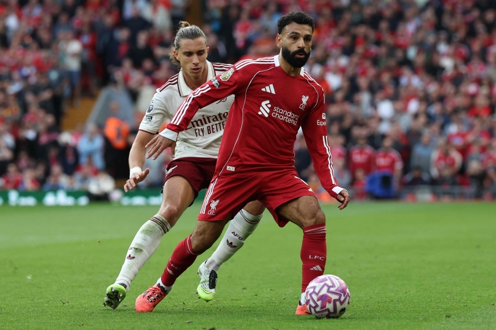 Three talking points from the Premier League: Liverpool shine, City falter, United escape