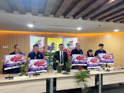 Malaysia’s oldest orchid society to mark 67th year with grand display in Penang Tourism and creative economy state exco Wong Hon Wai (third from left) with the Fomos committee members at the press conference announcing the annual Penang Orchid Show 2025. — Picture by Opalyn Mok