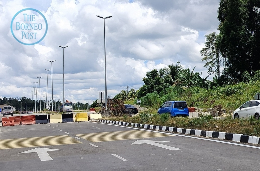 New Samarahan-Kuching International Airport access road opened by motorists despite incomplete works Vehicles are seen using the opposite lane to bypass blocked sections near the Bukit Berangan entrance towards Aeroville Mall. — The Borneo Post pic