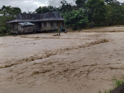 Three dead, five missing after flash floods hit East Nusa Tenggara in Indonesia (VIDEO) Floods across Indonesia’s East Nusa Tenggara province have turned deadly and displaced dozens of villagers as well as damaged properties. — Picture from X/Abdul Muhari