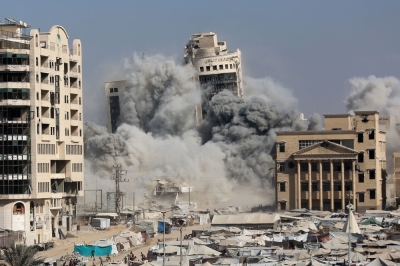 Working for the Mafia? Gaza’s civil servants navigate bombs and blockades to get paid The al-Ruya Tower in Gaza City’s Rimal area collapses after Israeli bombardment on September 8, 2025. — AFP pic