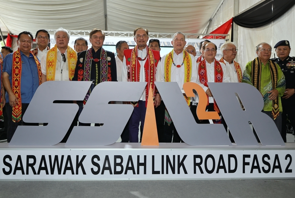 No more borders: RM7.6b Sarawak-Sabah Link Road Phase 2 will make travel easier, faster Prime Minister Datuk Seri Anwar Ibrahim and Deputy Prime Minister Datuk Seri Fadillah Yusof at the launch of the SSLR Phase 2 project in Nanga Medamit. — Bernama pic