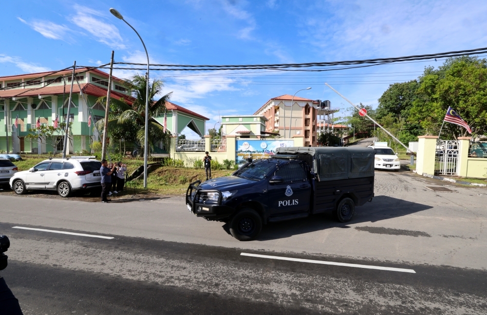 Inquest: Security guard recalls trying to wake Zara Qairina, but there was no response Inquest proceedings into the death of Zara Qairina Mahathir continues today. Pictured here is the female dormitory of Sekolah Menengah Kebangsaan Agama Tun Datu Mustapha in Papar. — Bernama pic