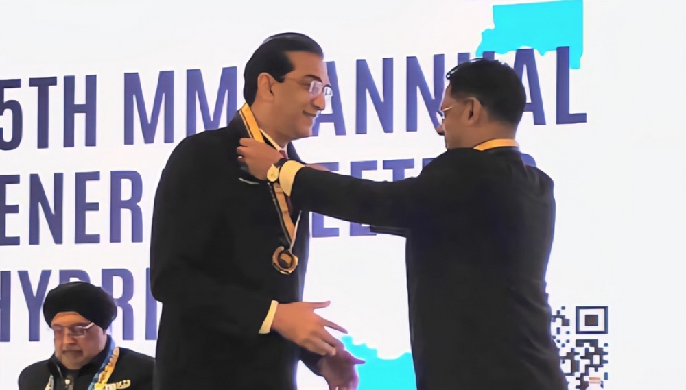 Malaysian Medical Association picks Dr Sivanaesan as next president Dr L. Sivanaesan (left) will assume the role of Malaysian Medical Association president next year. — Dr Sivanaesan Letchumanan/Facebook pic