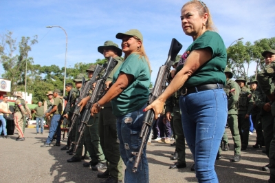 ‘With our fists if necessary’: Thousands join militia as Venezuela mobilises civilians amid US naval buildup and invasion fears Members of the Armed Forces and new recruits participate in a military training in San Cristobal, Tachira state, Venezuela on September 13, 2025. Venezuela's President Nicolas Maduro called on reservists, members of the militia, and young people who had enlisted in the army to receive training and learn ‘how to shoot’ to defend the country against what he considers a threat from the United States. — AFP pic
