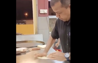 Deputy IGP shows off ‘roti canai’ skills, jokes about career change In a post on his Facebook page, Deputy IGP Tan Sri Ayob Khan Mydin Pitchay said he had stopped by Curry House Sibu Bus Terminal to have the dish and that he and his wife were on holiday in Sarawak. — Facebook screenshot