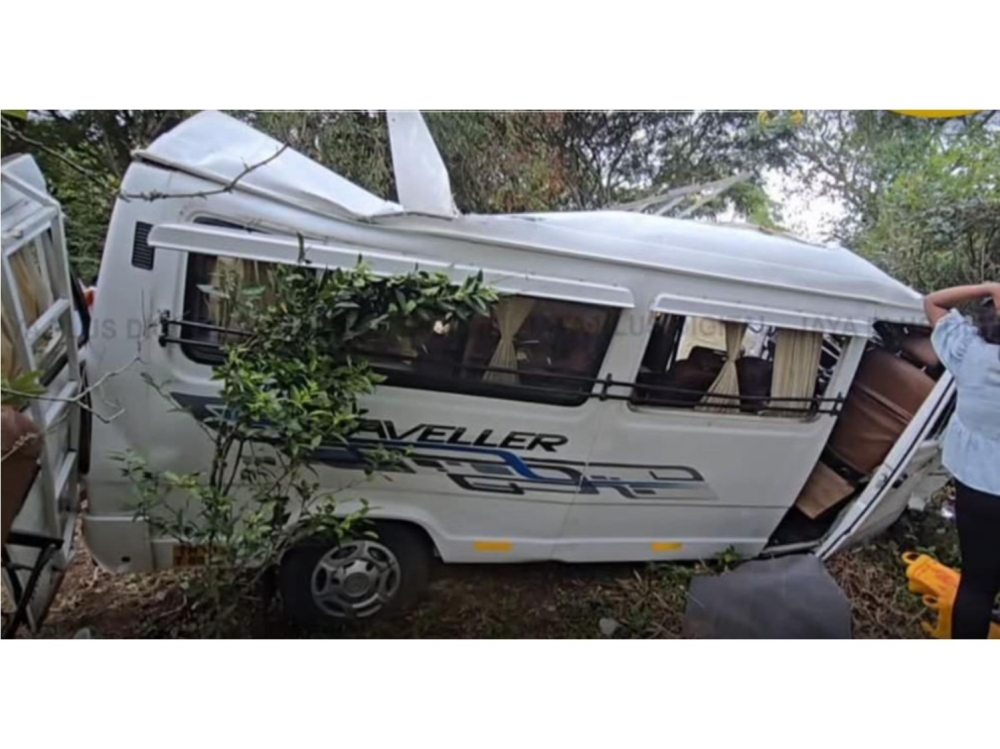 Twelve Malaysians hurt in India as tourist van skids off road in mountainous Kodaikanal, no deaths reported Twelve Malaysians were injured in a road accident in Kodaikanal, India, with no fatalities reported, Wisma Putra said. — Screengrab via Facebook/Jaya Plus