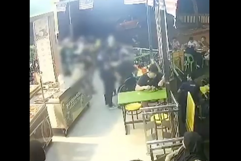 Shah Alam cops arrest angry smoker after lashing out over reprimand at restaurant in Section 13 The man allegedly became angry and argued with a married couple after being told not to smoke at a restaurant in Seksyen 13 in Shah Alam. — Screengrab from social media