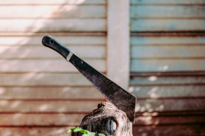 French police shoot dead machete-wielding man after kids threatened near school Prosecutors said French police on Thursday shot dead a man armed with a machete near a school in the south-eastern town of La Seyne-sur-Mer. — Pexels.com pic