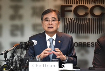 Seoul vows to tackle US visa woes before rolling out US$350b investment package South Korean Foreign Minister Cho Hyun speaks during a press conference at the Seoul Foreign Correspondents’ Club in Seoul on September 19, 2025. — AFP pic