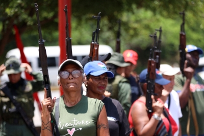 Venezuela to face ‘incalculable’ price if doesn’t take back migrants, says Trump Members of the Community and Civil Councils hold rifles during a military training on weaponry at Fort Tiuna in Caracas September 20, 2025. — AFP pic