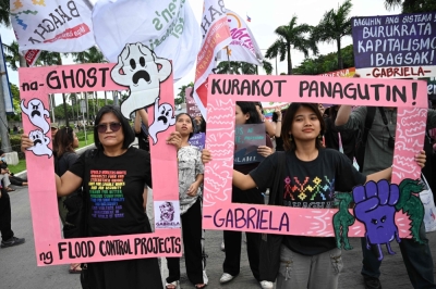 Thousands rally in Manila over multibillion-dollar ‘ghost’ flood project scandal Protesters hold placards, one (right) which reads ‘The corrupt should be made answerable’, during a rally against phony flood control projects in Manila September 21, 2025. — AFP pic