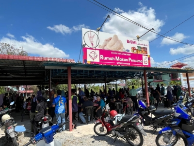 Meals with heart: How a Kedah couple turns chicken into community A bustling lunch at Rumah Makan Percuma in Alor Setar, where free meals bring together strangers as friends and nourish both body and spirit. — Picture via Facebook/Rumah Makan Percuma