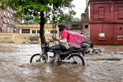 ‘Rain is a curse for the poor’: No pause for food delivery riders during Pakistan’s monsoon Even as monsoon rains deluge Pakistan’s cities killing more than 1,000 people since June, swelling major rivers and devastating rural communities along their banks, food and grocery orders on Foodpanda continue to pour in. — AFP pic