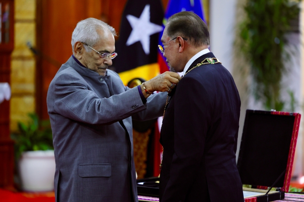Anwar awarded Timor-Leste’s highest honour, the Grand Collar of the Order Prime Minister Datuk Seri Anwar Ibrahim receives the highest award, the Grand Collar of the Order of Timor-Leste, presented by the President of Timor-Leste, José Manuel Ramos-Horta, at the Asean Timor-Leste Hall in the Presidential Palace in Dili, September 24, 2025. — Bernama pic