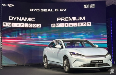 BYD Seal 6 EV lands in Malaysia with 485km range, starting price of RM100,000 (VIDEO) BYD Seal 6 EV makes its Malaysian debut with sleek sedan lines, up to 485km range and a starting price from RM100,000. — SoyaCincau pic