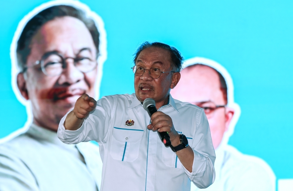 ‘Was gambling reduced in your time?’: Anwar hits back at Opposition over anti-Islam claims Prime Minister Datuk Seri Anwar Ibrahim speaks at the 27th Reformasi anniversary celebration at PKR Melaka headquarters, September 27, 2025. — Bernama pic