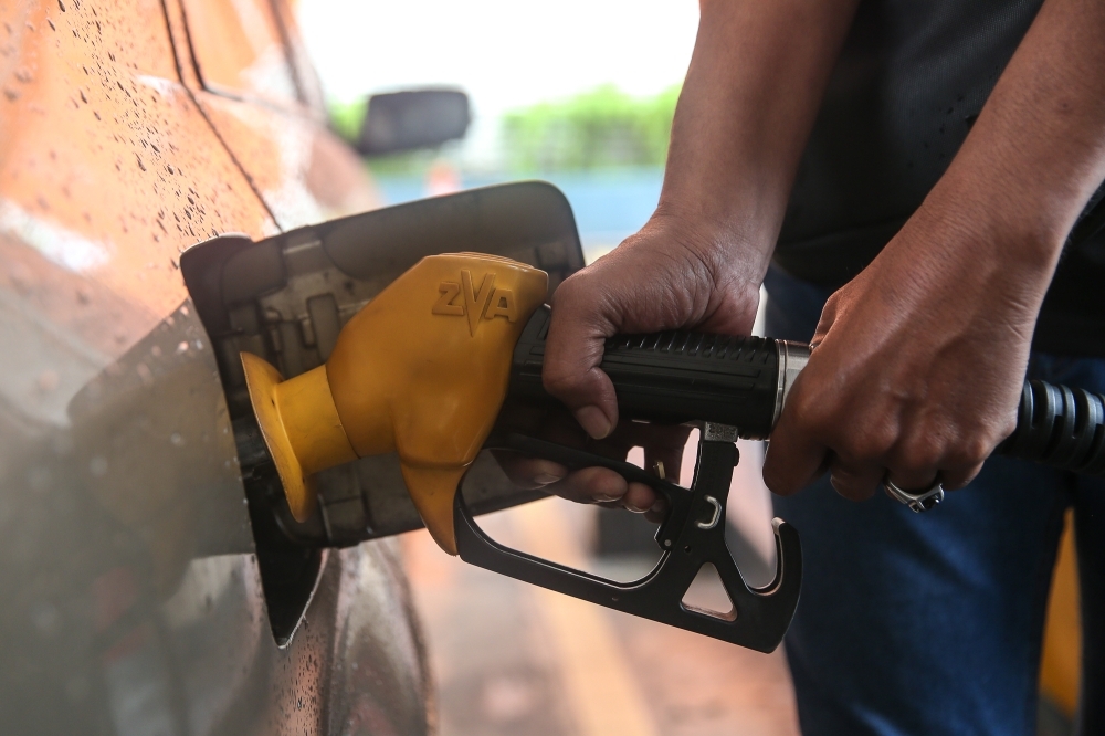 Treasury: Govt’s 300L petrol subsidy under Budi95 deemed sufficient, data shows 95pc of Malaysians use less than 180L per month Based on the government data, the 300-litre petrol subsidy quota provided under the Budi Madani RON95 (Budi95) programme is sufficient for normal personal use, said Treasury secretary-general Datuk Johan Mahmood Merican. — Picture by Yusof Mat Isa