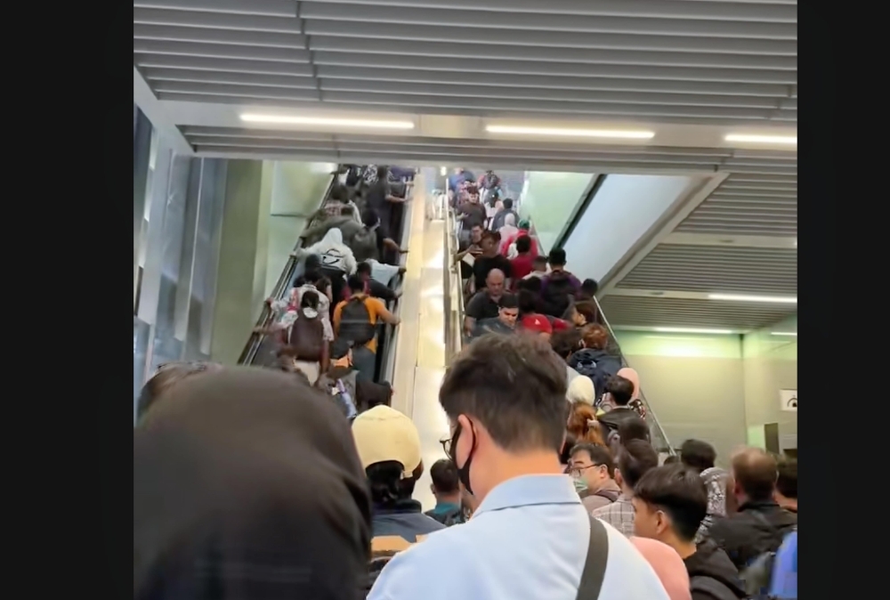 Object falls on MRT Kajang tracks, disrupting travel between Phileo Damansara and Pusat Bandar Damansara stations MRT Kajang line commuters faced travel delays and crowded stations due to the sudden track disruption. — Social media screenshot