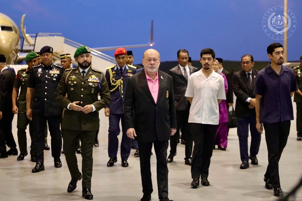 Sultan Ibrahim leaves for historic state visit to Saudi Arabia, first by a Malaysian monarch in decades His Majesty Sultan Ibrahim, King of Malaysia, left for Saudi Arabia this morning for a state visit. — Picture via Facebook/Sultan Ibrahim Sultan Iskandar
