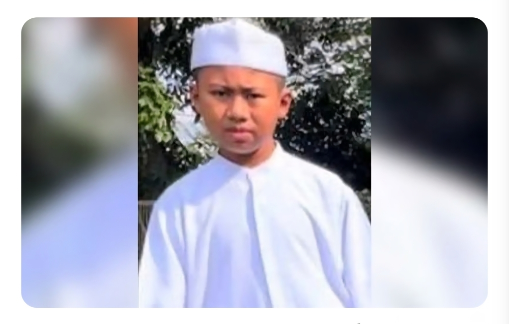 Tangkak police search for missing 13-year-old tahfiz student Muhammad Aisy Thaqif Tangkak police chief Supt Roslan Mohd Talib said the student, Muhammad Aisy Thaqif Mohd Khalid, was last seen within the madrasah compound, wearing a dark blue jersey and black three-quarter pants with white stripes on the sides. — Picture via Facebook/PDRM