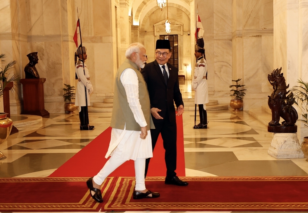Prime Minister Datuk Seri Anwar Ibrahim with his Indian counterpart, Narendra Modi, during an official ceremonial welcome at Rashtrapati Bhavan, August 20, 2024. — Bernama pic