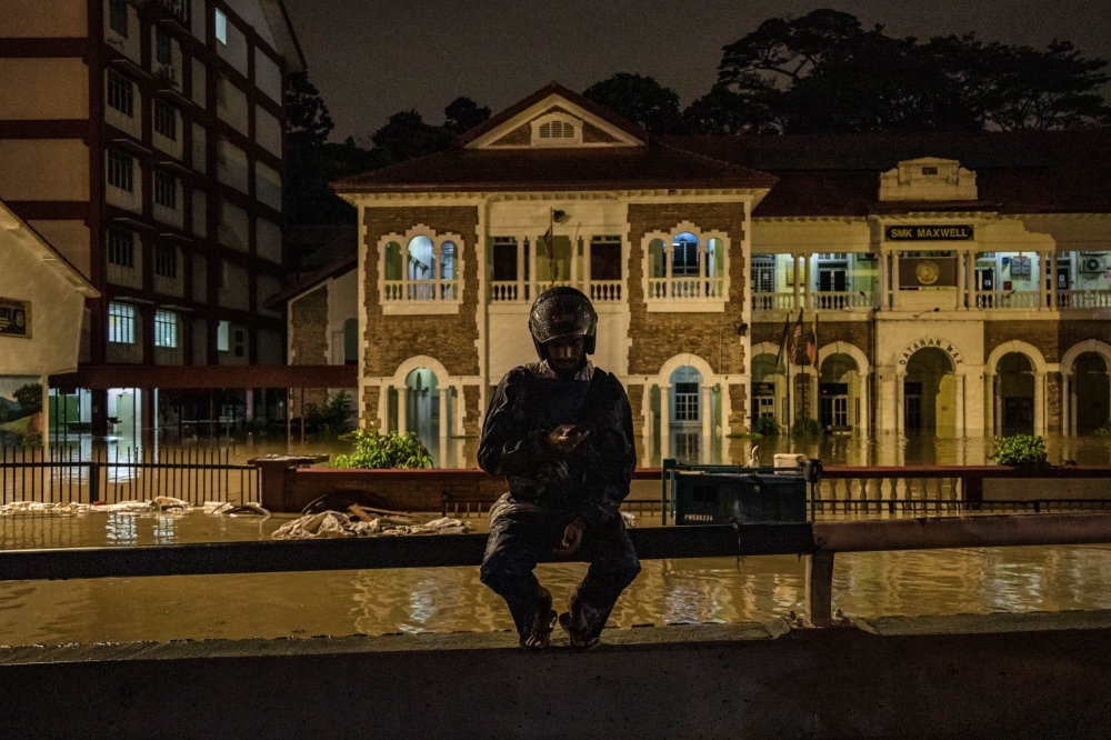 MetMalaysia: Monsoon season to hit Malaysia from Nov 13, heavy rain and floods expected Floodwaters inundate Jalan Tun Razak in Kuala Lumpur following relentless rain on December 19, 2021. — Picture by Firdaus Latif