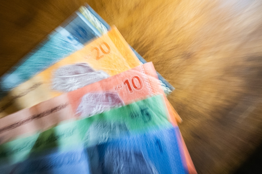 Borrowing over RM100,000 from Jan 2027? BNM says you’ll need to complete a 15-minute financial education module first A new Bank Negara Malaysia policy will require applicants for personal loans exceeding RM100,000 to complete a short financial education course from January 2027. — Picture by Firdaus Latif