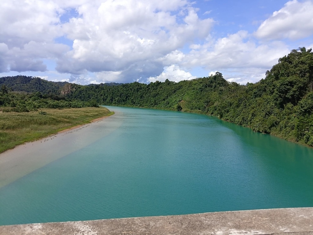 Sungai Perak turns blue: Cabinet approves three-week suspension for two mining companies Plantations and Commodities Minister Datuk Seri Johari Abdul Ghani, who also serves as the Minister of Natural Resources and Environmental Sustainability, said the operations of both companies have been suspended for three weeks following the recent incident of Sungai Perak water changing colour. — Picture via Facebook/Jejak Air Tawar