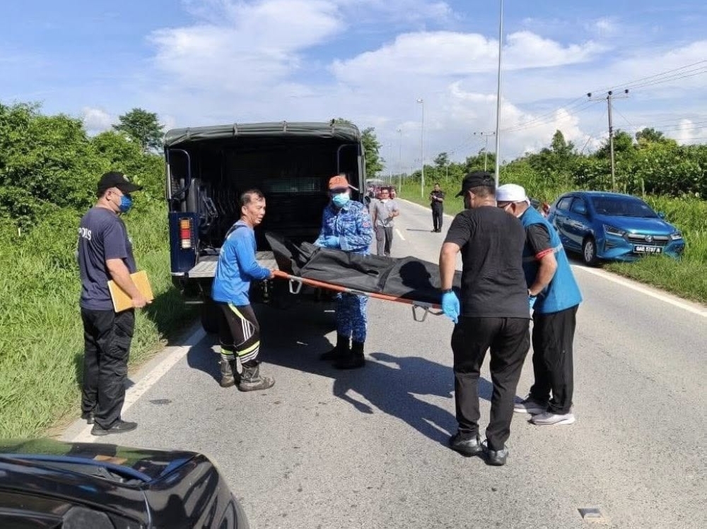 Blind woman in her 60s crawls for help after days with daughter’s body in Samarahan home Personnel from the Civil Defence Force (APM) carried the distressed woman to safety, while the deceased’s body was transported in a police truck. — Picture via The Borneo Post