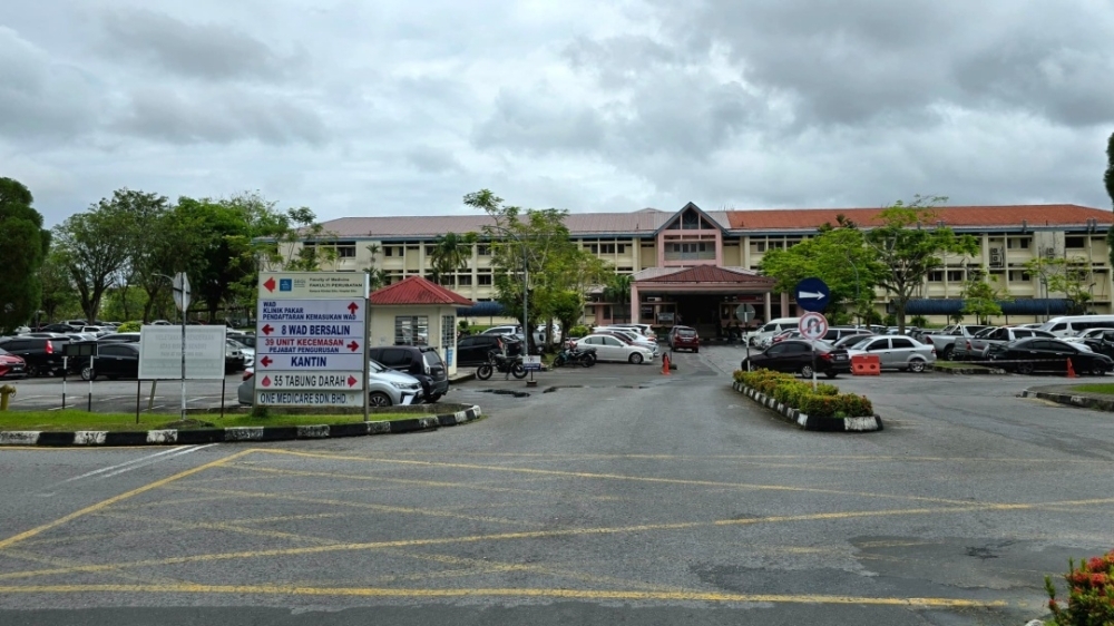 ‘Why don’t you just die’: Senior citizen alleges ill-treated by Sibu Hospital doctor A senior citizen in his 60s alleges he was roughly handled by a doctor while receiving treatment at Sibu Hospital on Wednesday. — The Borneo Post pic